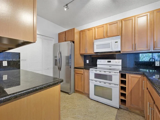 19901 E Country Club Dr # 2108, Aventura FL 33180