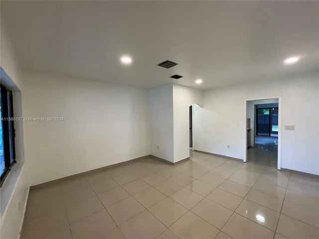 288 NW 47th St, Miami FL 33127