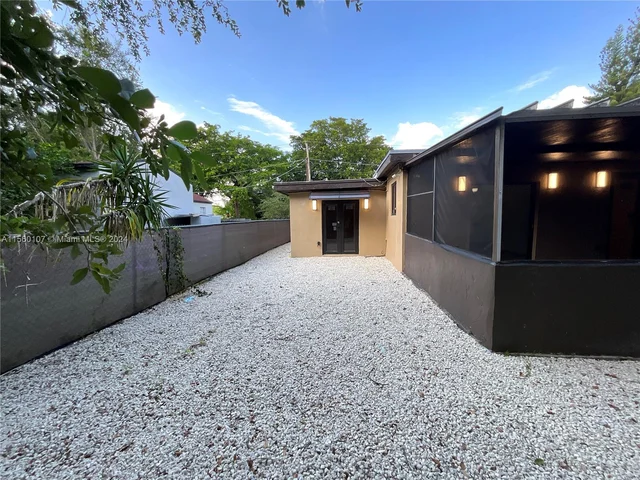 288 NW 47th St, Miami FL 33127