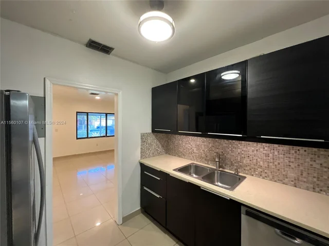 288 NW 47th St, Miami FL 33127