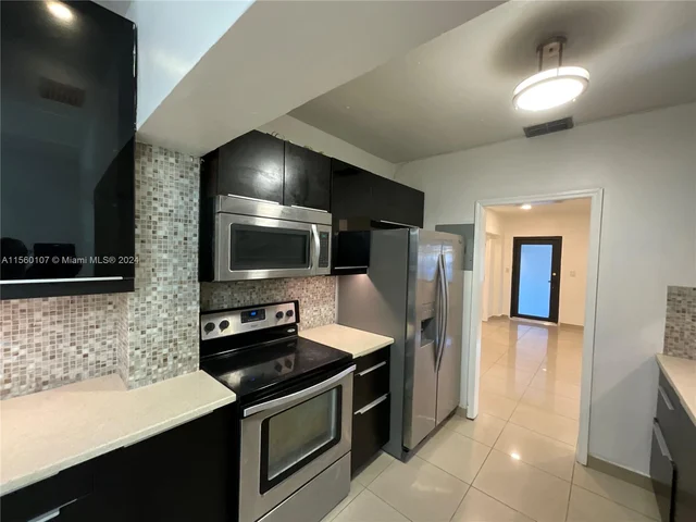 288 NW 47th St, Miami FL 33127