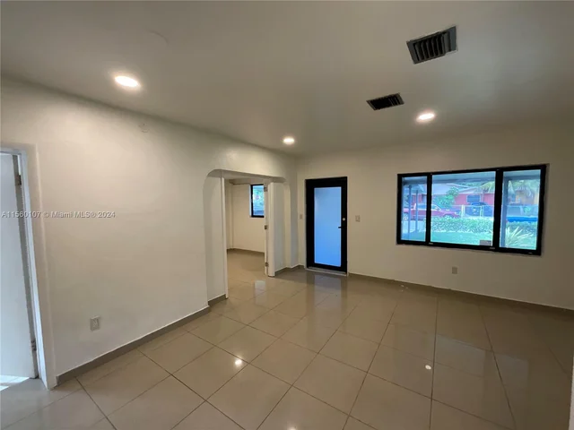 288 NW 47th St, Miami FL 33127