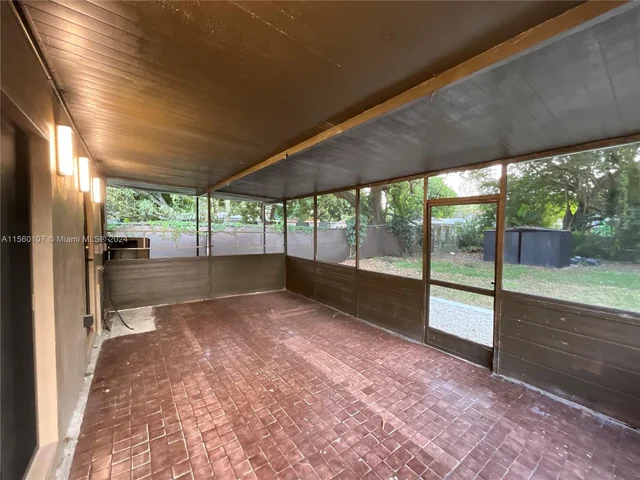 288 NW 47th St, Miami FL 33127