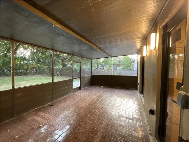 288 NW 47th St, Miami FL 33127