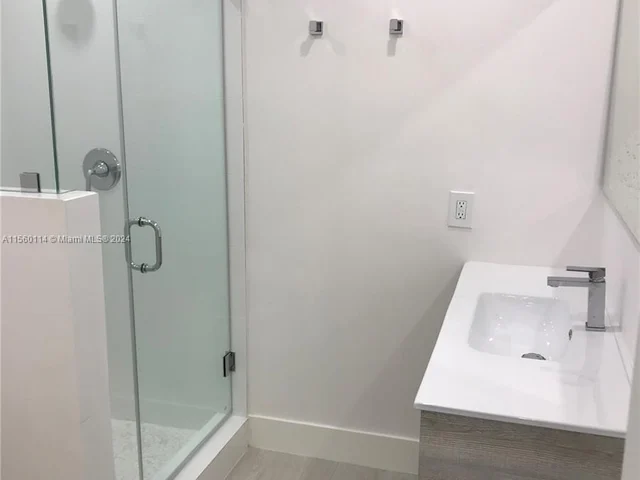 5265 SW 78th St, Miami FL 33143