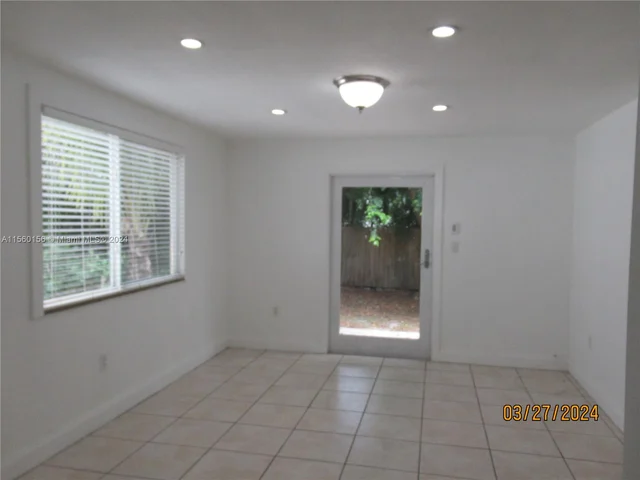 4245 SW 7th St, Miami FL 33134