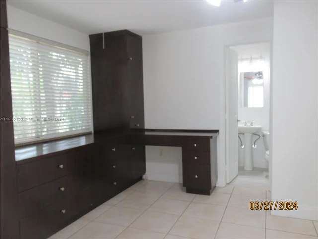 4245 SW 7th St, Miami FL 33134