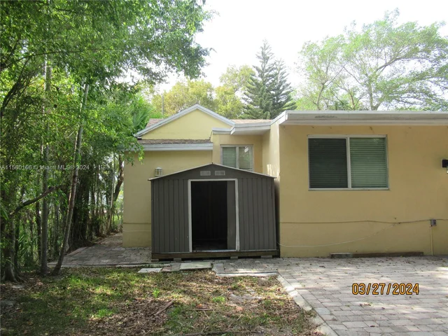 4245 SW 7th St, Miami FL 33134