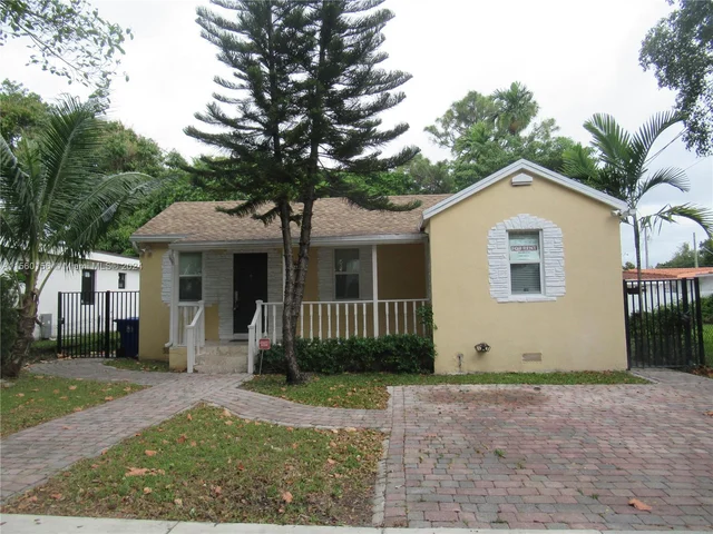 4245 SW 7th St, Miami FL 33134