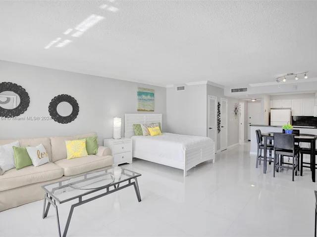 2501 S Ocean Dr, Hollywood FL 33019