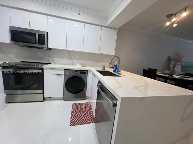 2501 S Ocean Dr, Hollywood FL 33019