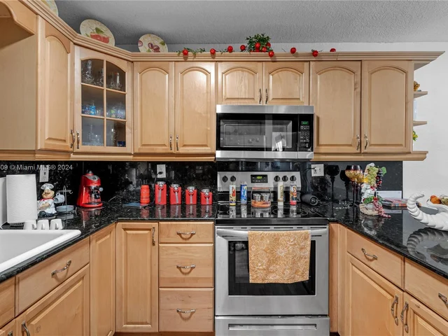 12628 SW 211th St, Miami FL 33177