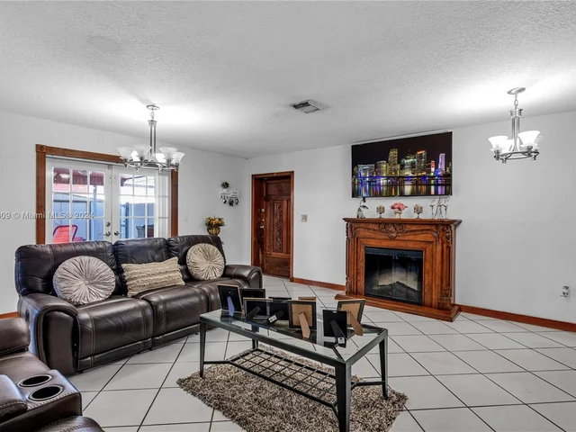 12628 SW 211th St, Miami FL 33177