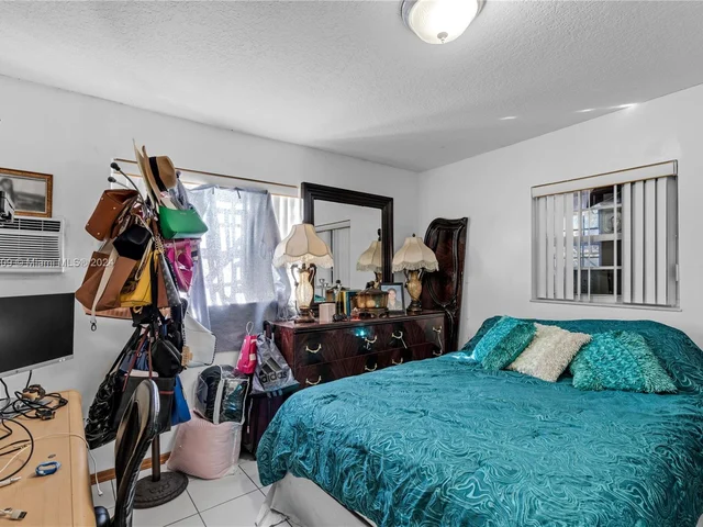 12628 SW 211th St, Miami FL 33177