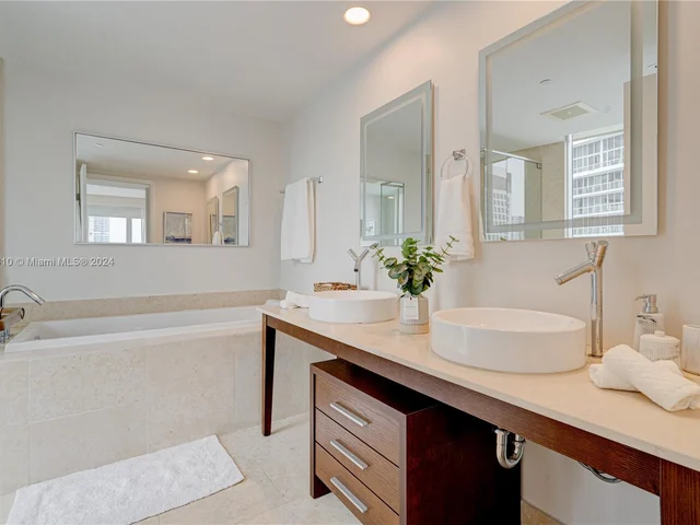 495 Brickell Ave # 3611, Miami FL 33131