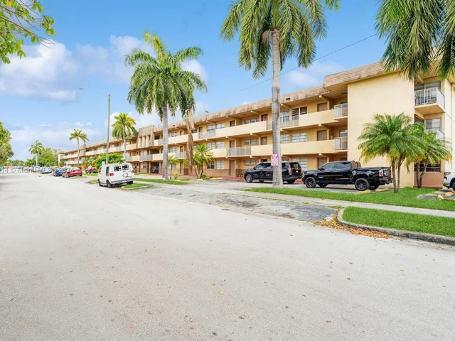 11005 SW 1st St # 203, Sweetwater FL 33174