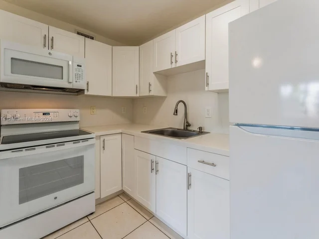 11005 SW 1st St # 203, Sweetwater FL 33174