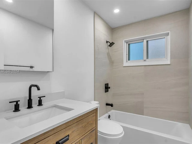 4481 SW 34th Ter, Dania Beach FL 33004