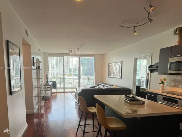 90 SW 3rd St # 1816, Miami FL 33130