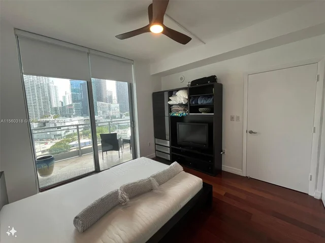 90 SW 3rd St # 1816, Miami FL 33130