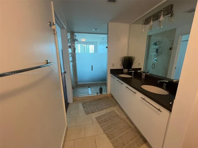 90 SW 3rd St # 1816, Miami FL 33130