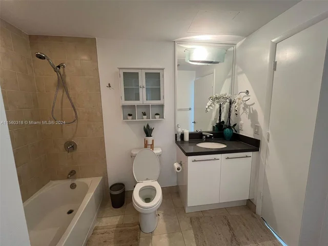 90 SW 3rd St # 1816, Miami FL 33130