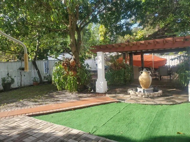 2849 Dewey St, Hollywood FL 33020