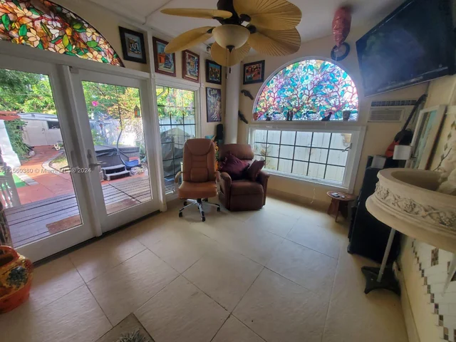 2849 Dewey St, Hollywood FL 33020