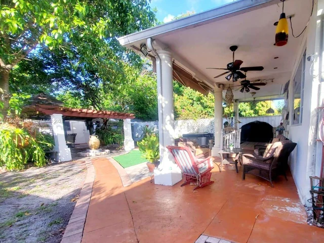 2849 Dewey St, Hollywood FL 33020