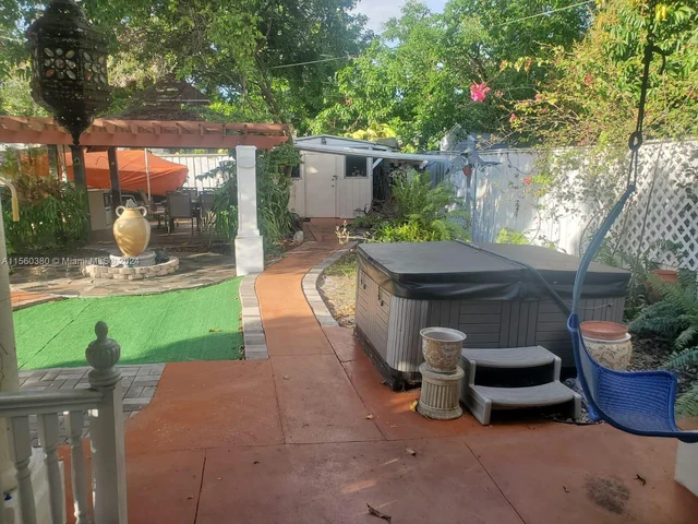 2849 Dewey St, Hollywood FL 33020