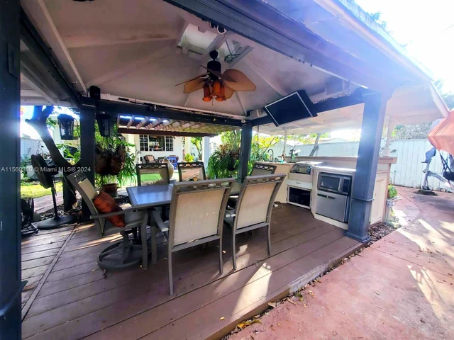 2849 Dewey St, Hollywood FL 33020