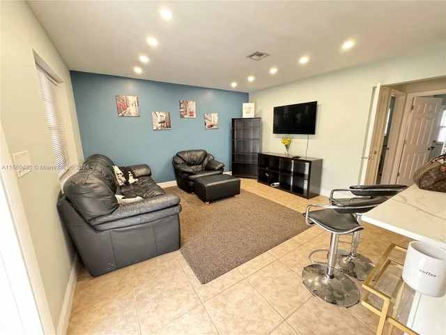 236 SE 9th Ave # 3, Pompano Beach FL 33060