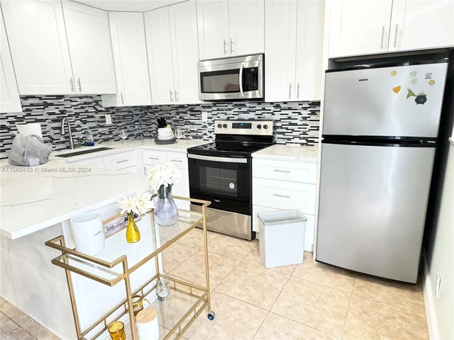 236 SE 9th Ave # 3, Pompano Beach FL 33060