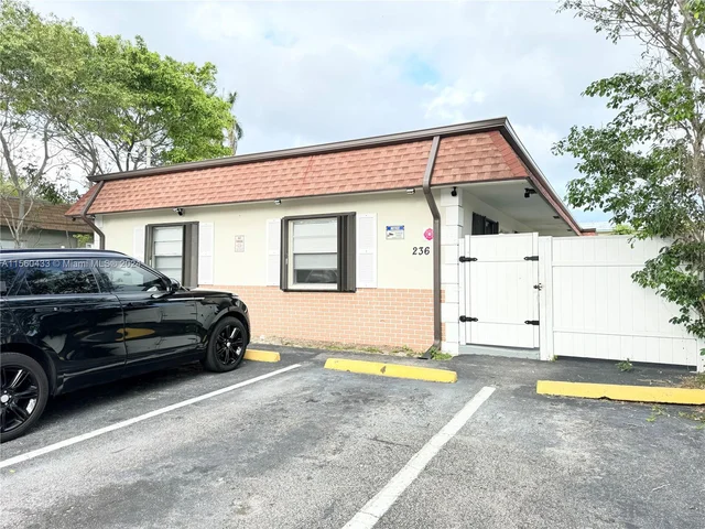 236 SE 9th Ave # 3, Pompano Beach FL 33060