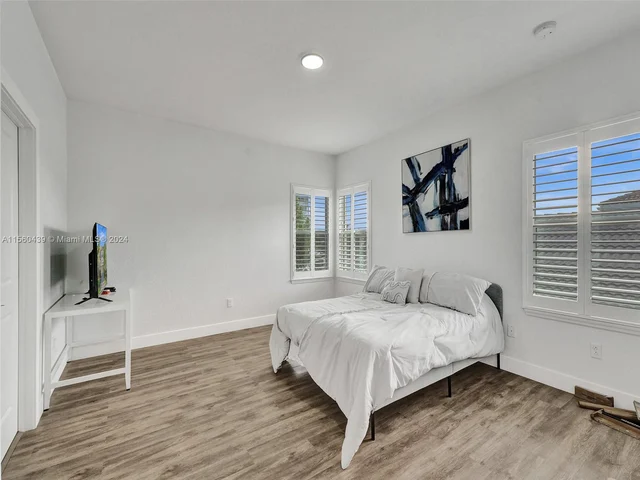 4334 Large Leaf Ln, Hollywood FL 33021