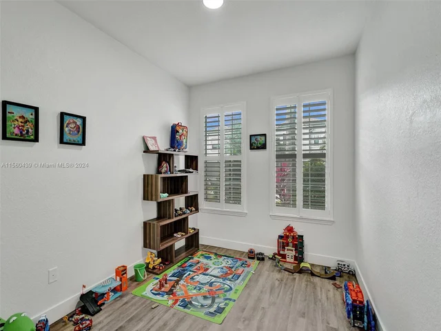 4334 Large Leaf Ln, Hollywood FL 33021