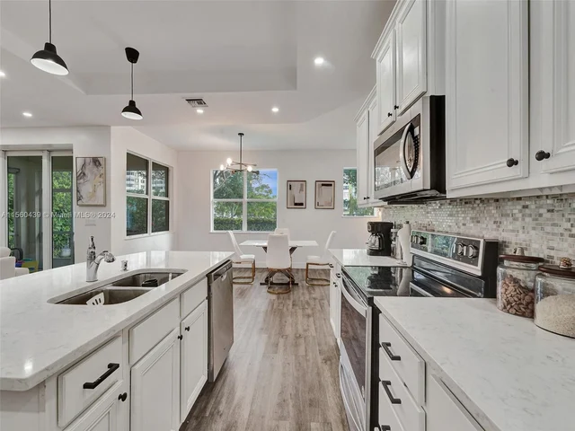 4334 Large Leaf Ln, Hollywood FL 33021