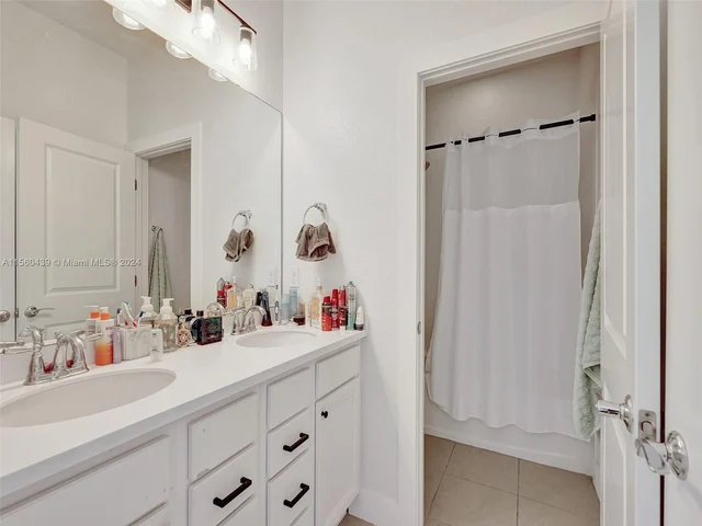 4334 Large Leaf Ln, Hollywood FL 33021