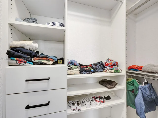 4334 Large Leaf Ln, Hollywood FL 33021