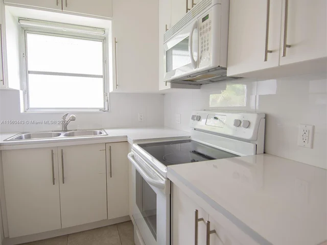 6090 SW 27th St # 1, Miami FL 33155