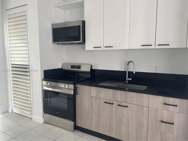 7800 NE 10th Ct # 4, Miami FL 33138