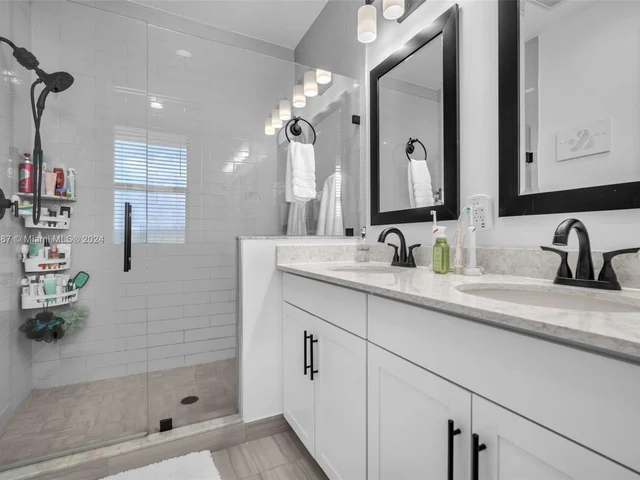 137 NW 209th LN, Pembroke Pines FL 33029