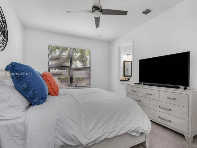 137 NW 209th LN, Pembroke Pines FL 33029