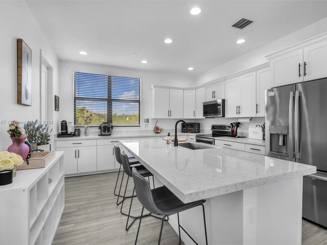 137 NW 209th LN, Pembroke Pines FL 33029