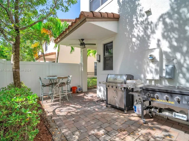 137 NW 209th LN, Pembroke Pines FL 33029