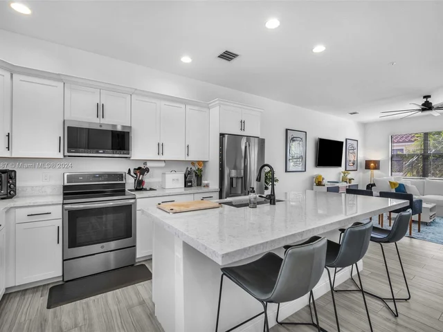 137 NW 209th LN, Pembroke Pines FL 33029