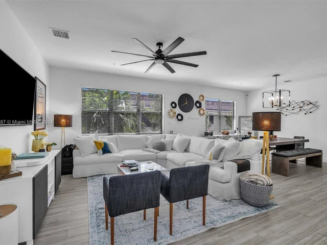 137 NW 209th LN, Pembroke Pines FL 33029