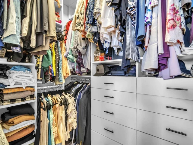 137 NW 209th LN, Pembroke Pines FL 33029