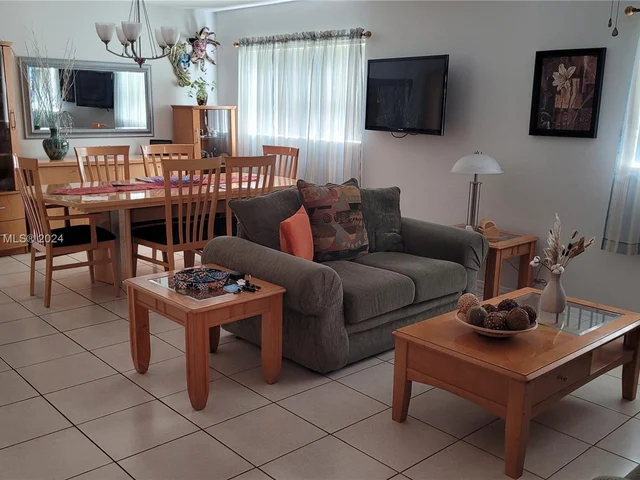 13731 SW 84th St, Miami FL 33183