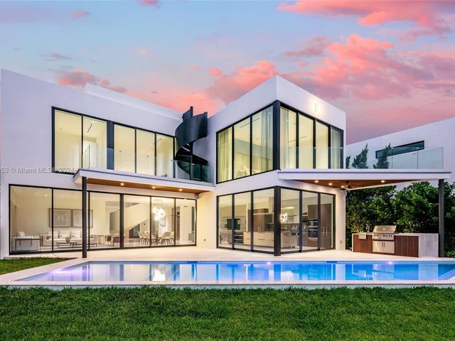 3172 N Bay Rd, Miami Beach FL 33140